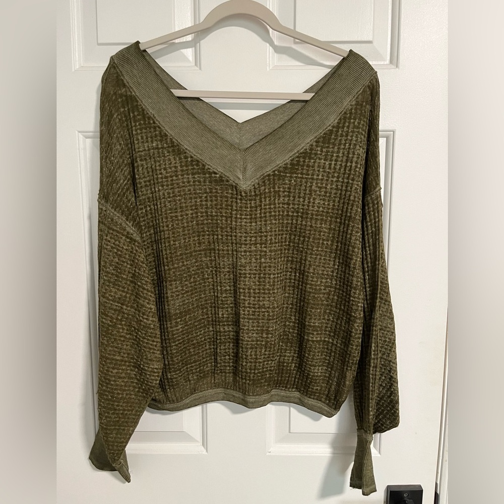 We the Free, XS, long sleeve top. Light weight and oversized with puff sleeves.